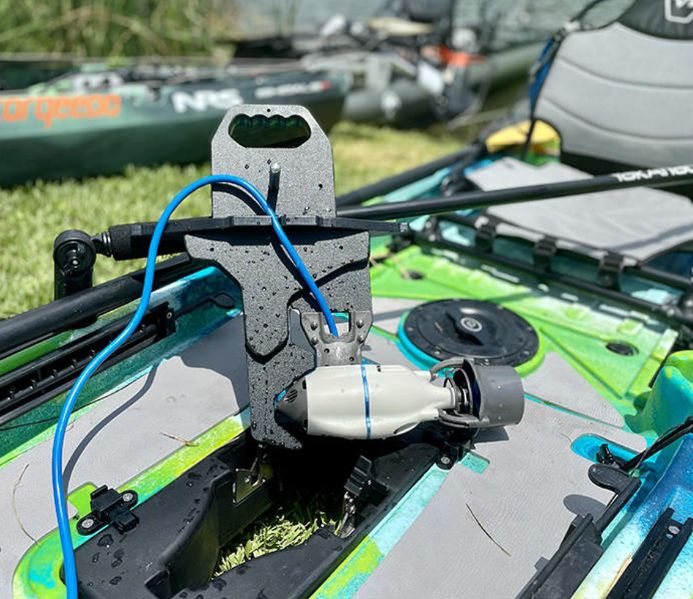 立ち乗りタイプのSUPボードにも対応するアダプターが発売されました。